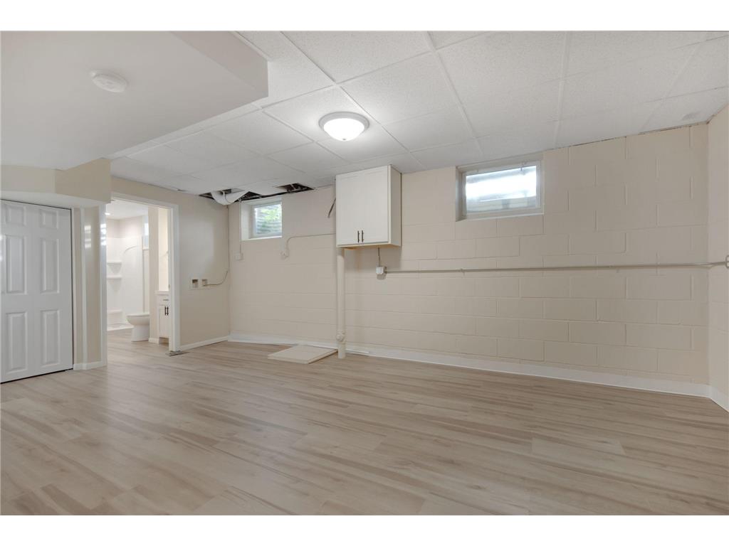 1722 Queen Avenue N Minneapolis MN 55411 6788442 image32