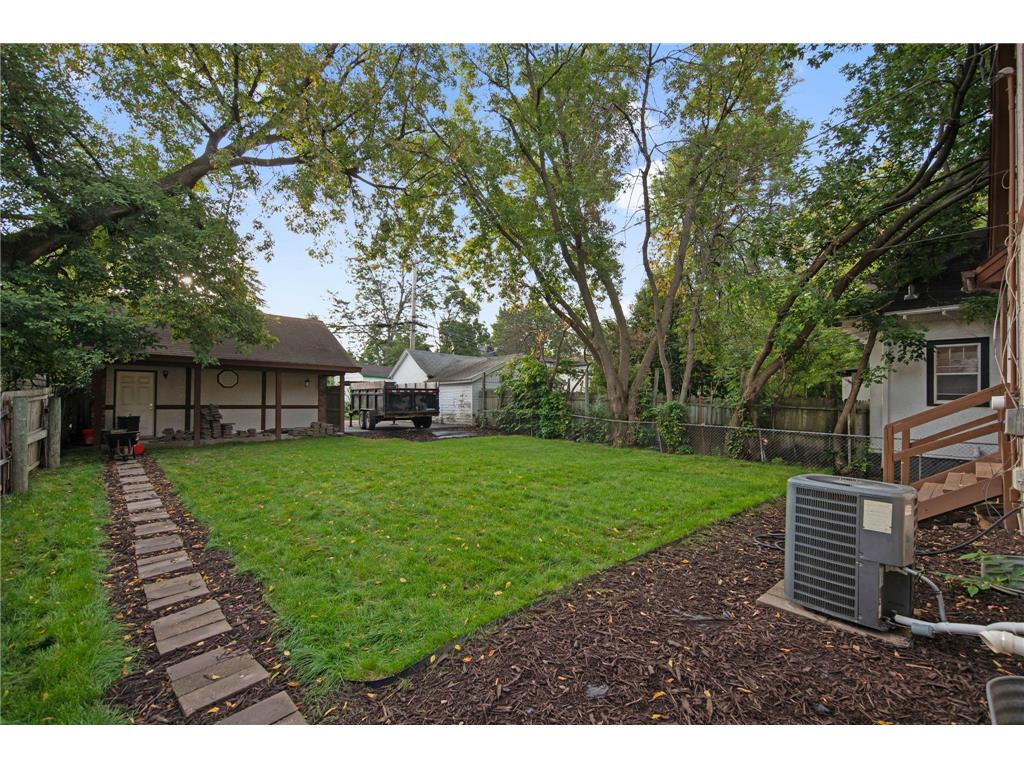 1722 Queen Avenue N Minneapolis MN 55411 6788442 image5