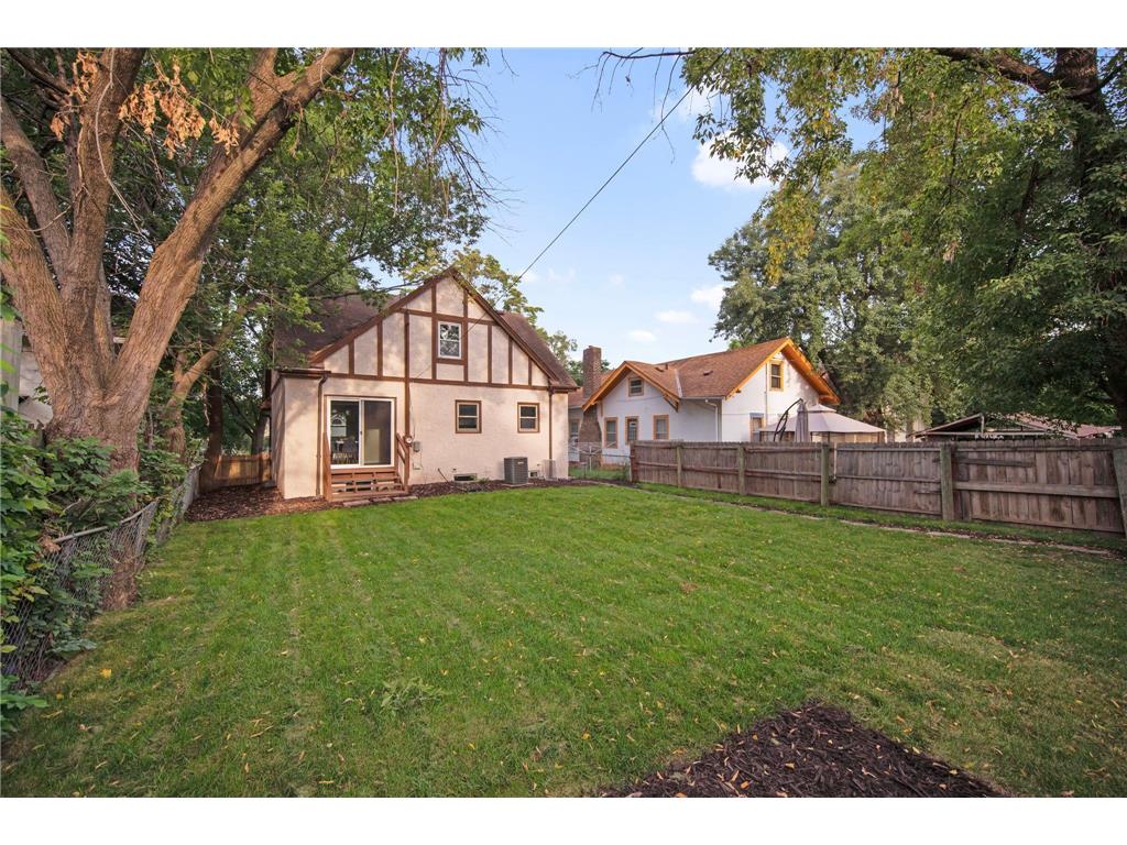 1722 Queen Avenue N Minneapolis MN 55411 6788442 image7