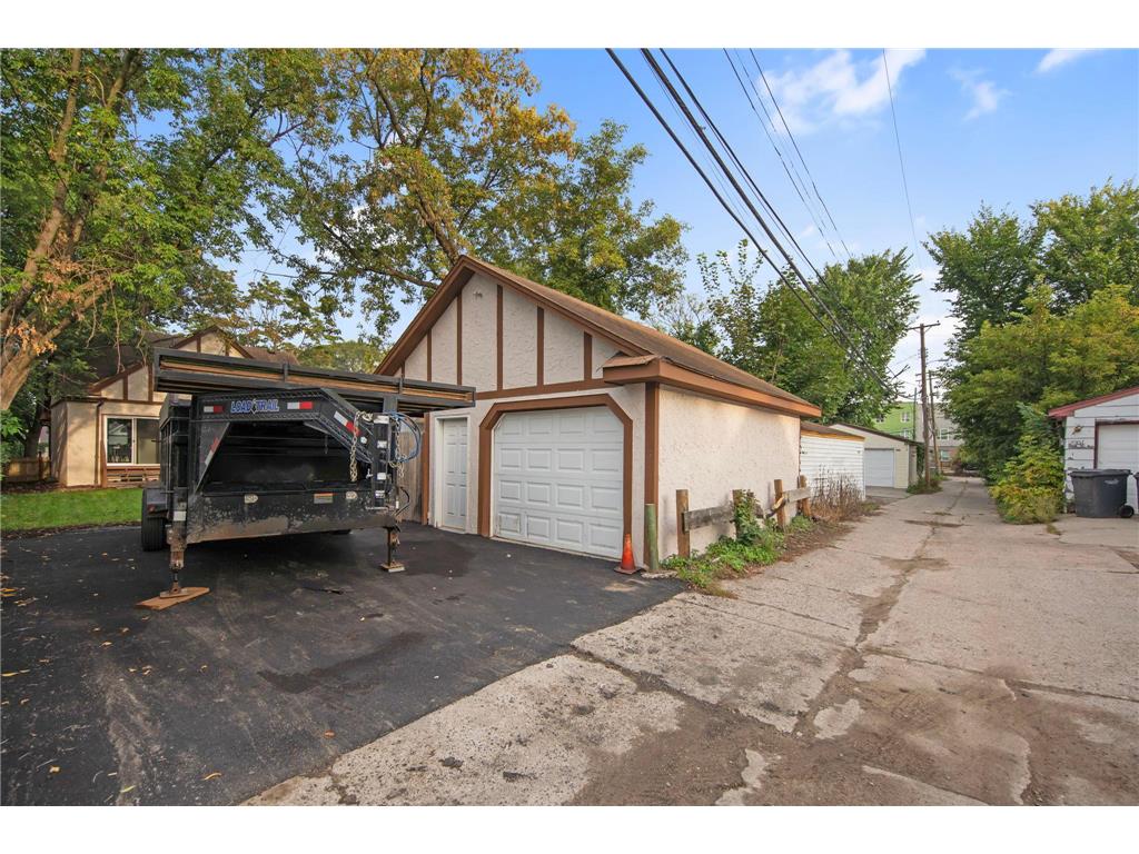 1722 Queen Avenue N Minneapolis MN 55411 6788442 image8