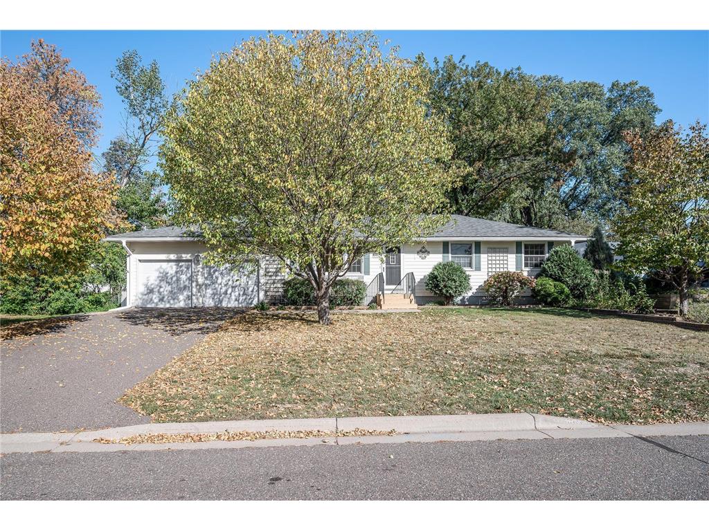 1723 Burke Avenue E, Maplewood, MN 55109 MLS 6264555 Edina Realty