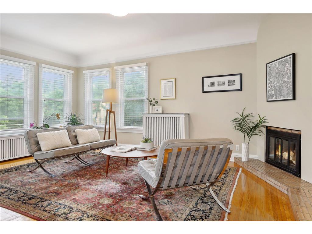 1724 Dupont Avenue S Minneapolis MN 55403 6685229 image1