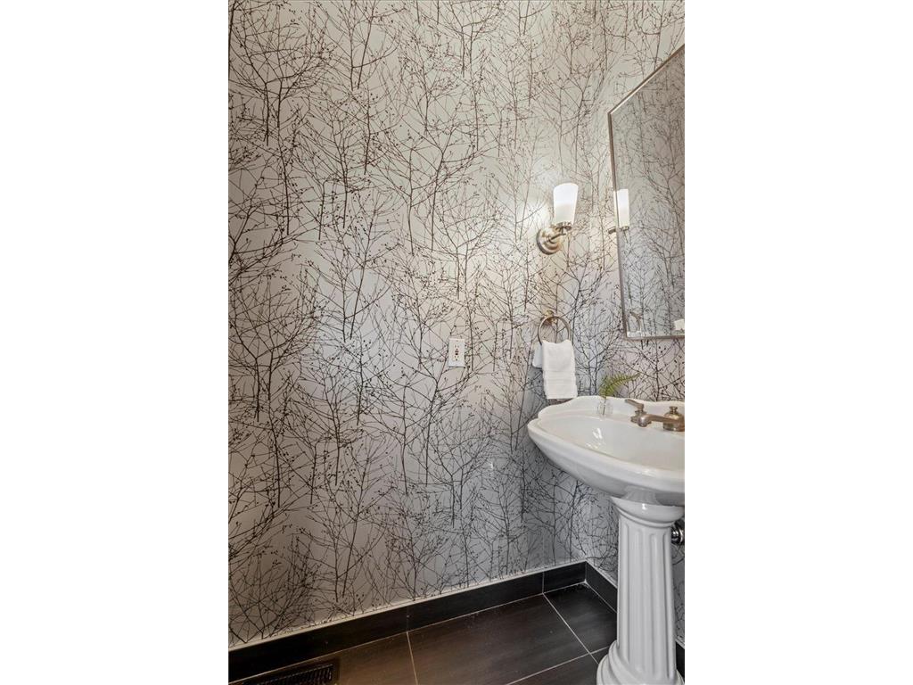 1724 Summit Avenue Minneapolis MN 55403 6811896 image19