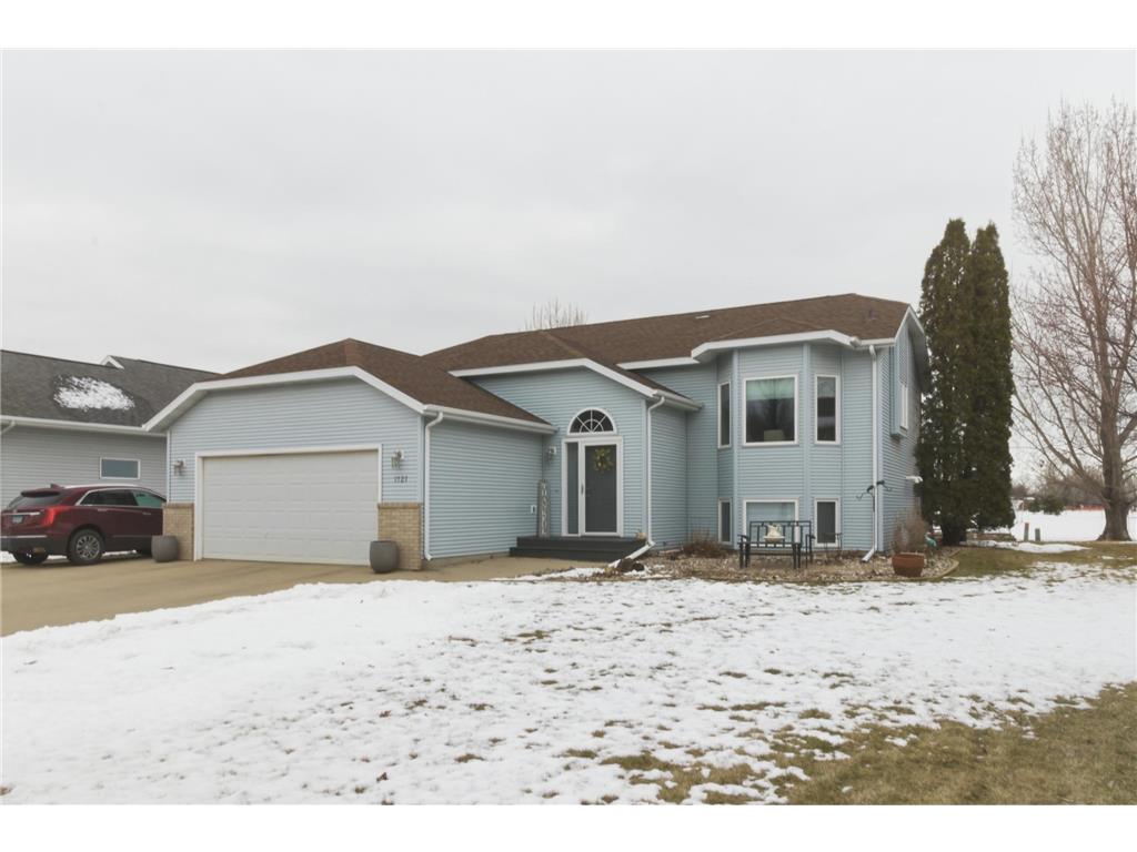 1727 37th Avenue S Fargo ND 58104 7050359 image1