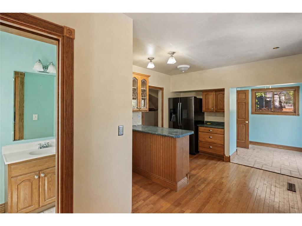 1727 Marshall Avenue Saint Paul MN 55104 7068267 image11