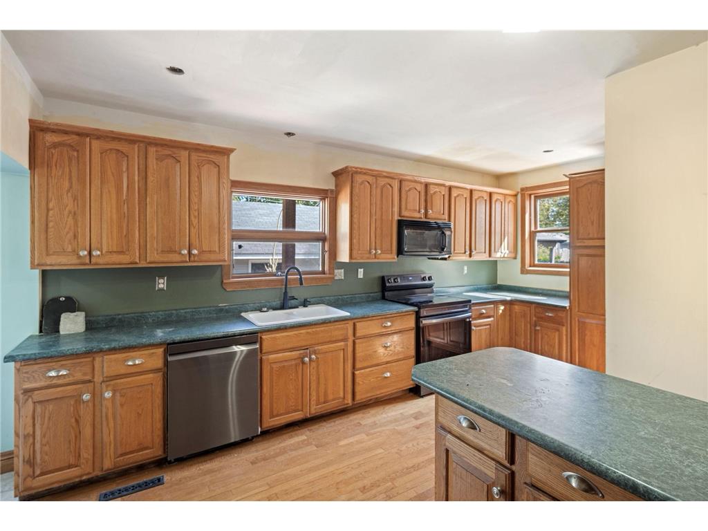 1727 Marshall Avenue Saint Paul MN 55104 7068267 image9