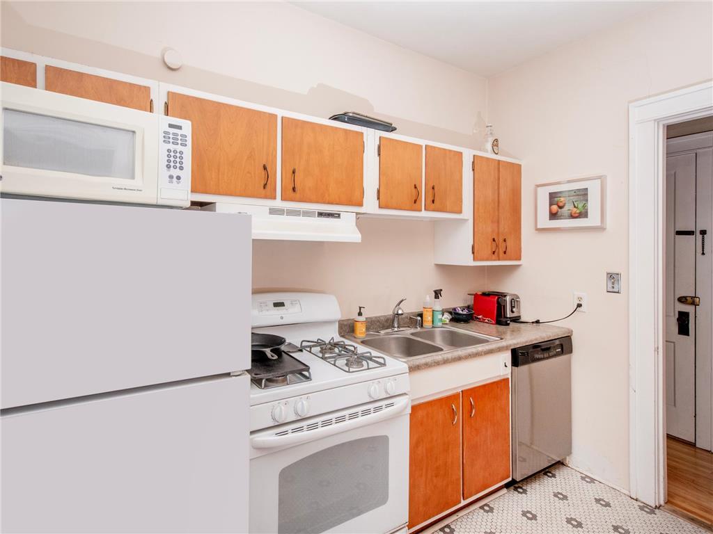 1733 Selby Avenue Saint Paul MN 55104 7037701 image13