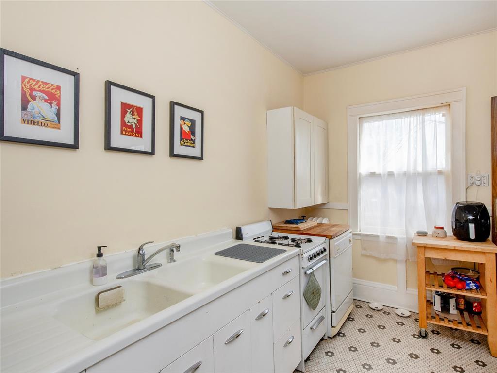 1733 Selby Avenue Saint Paul MN 55104 7037701 image6