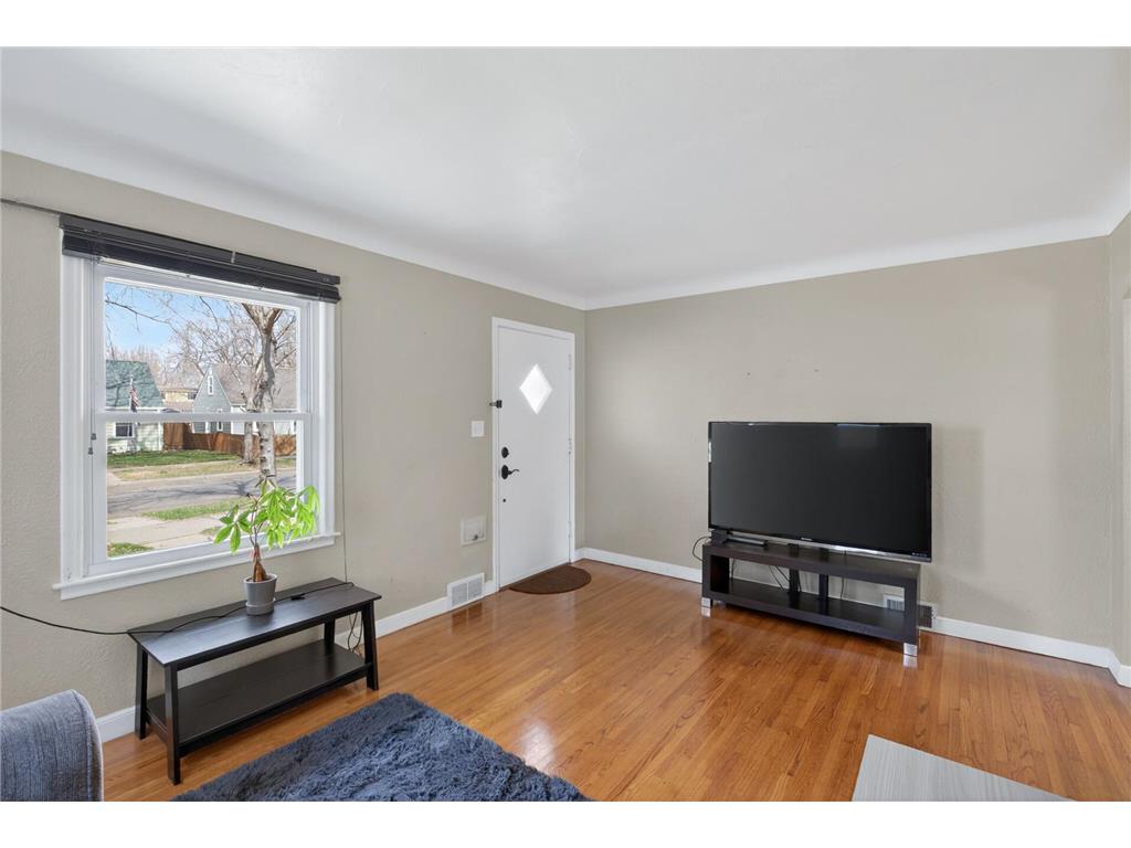 1736 Montana Avenue E Saint Paul MN 55106 7046266 image5