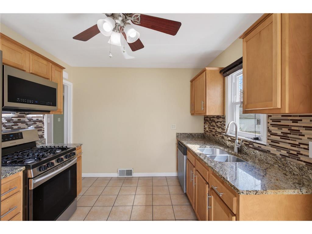 1736 Montana Avenue E Saint Paul MN 55106 7046266 image9