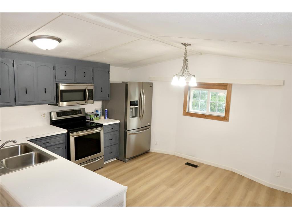 17373 North Creek Dr Lakeville MN 55024 6798626 image1