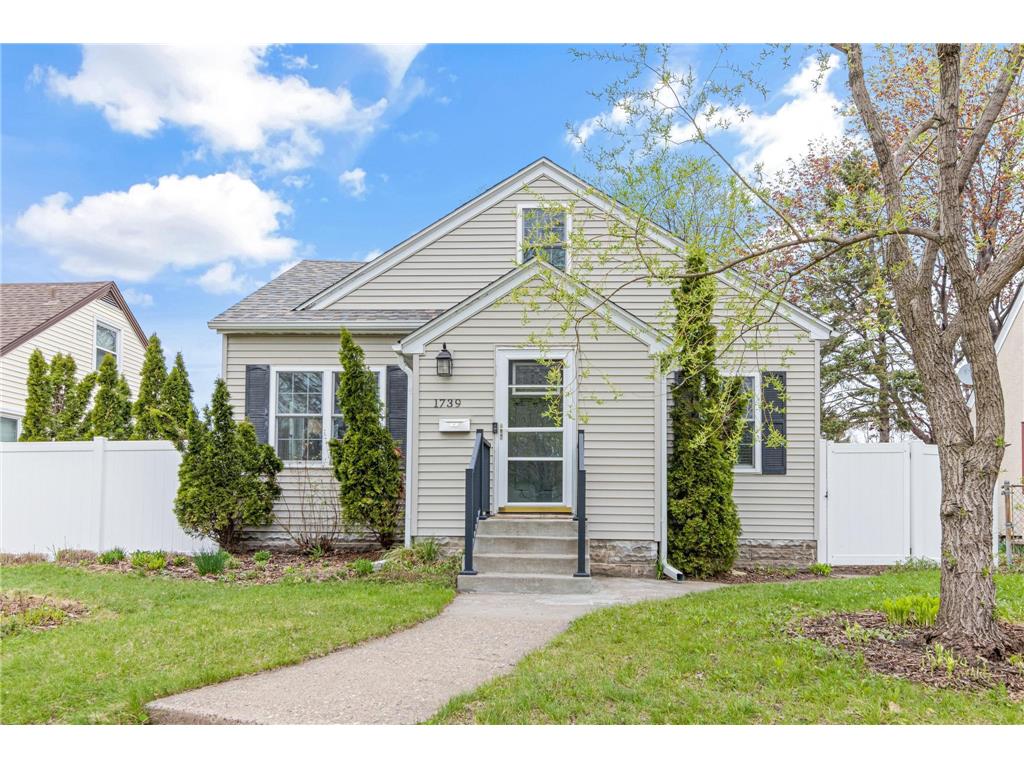1739 6th Street E Saint Paul MN 55106 6370707 image1