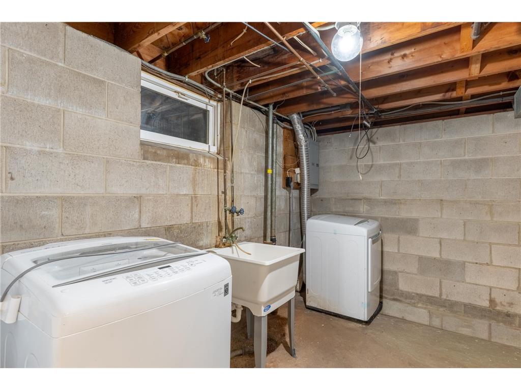 1740 Onacrest Curve Maplewood MN 55117 6817978 image12