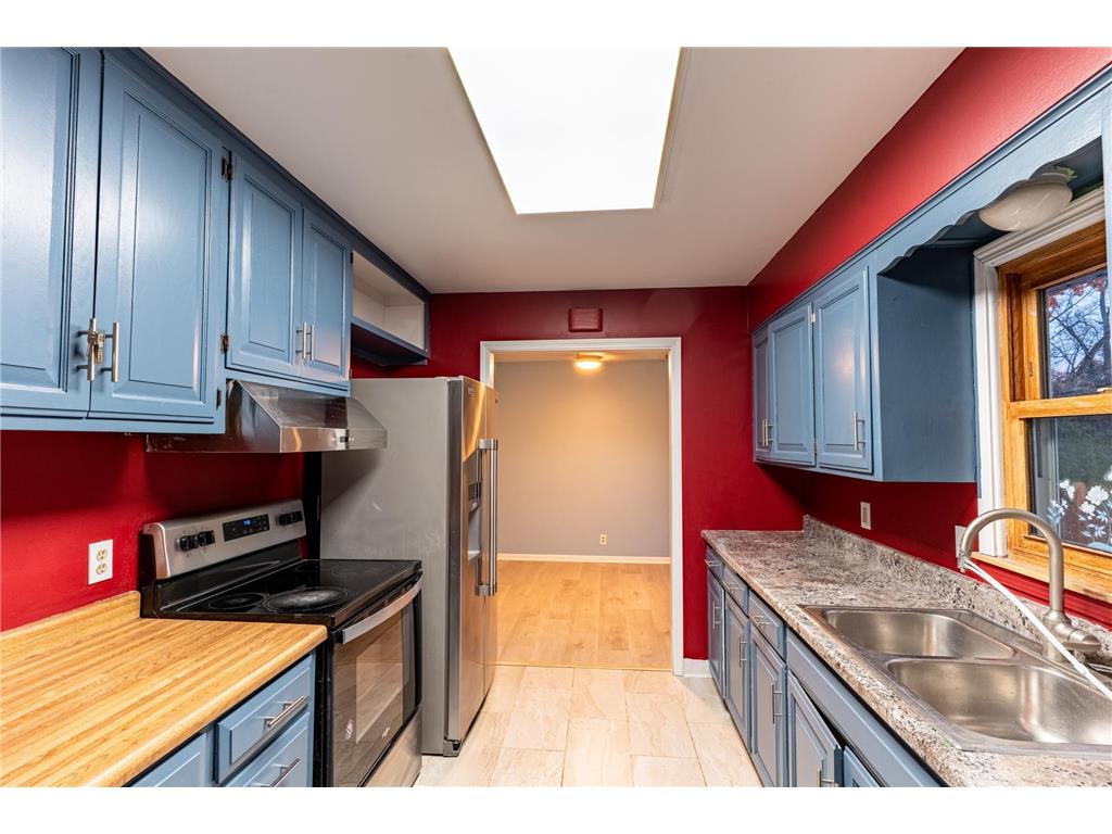 1740 Onacrest Curve Maplewood MN 55117 6817978 image4