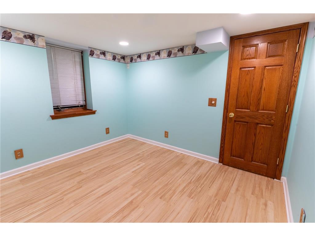 1740 Onacrest Curve Maplewood MN 55117 6817978 image5