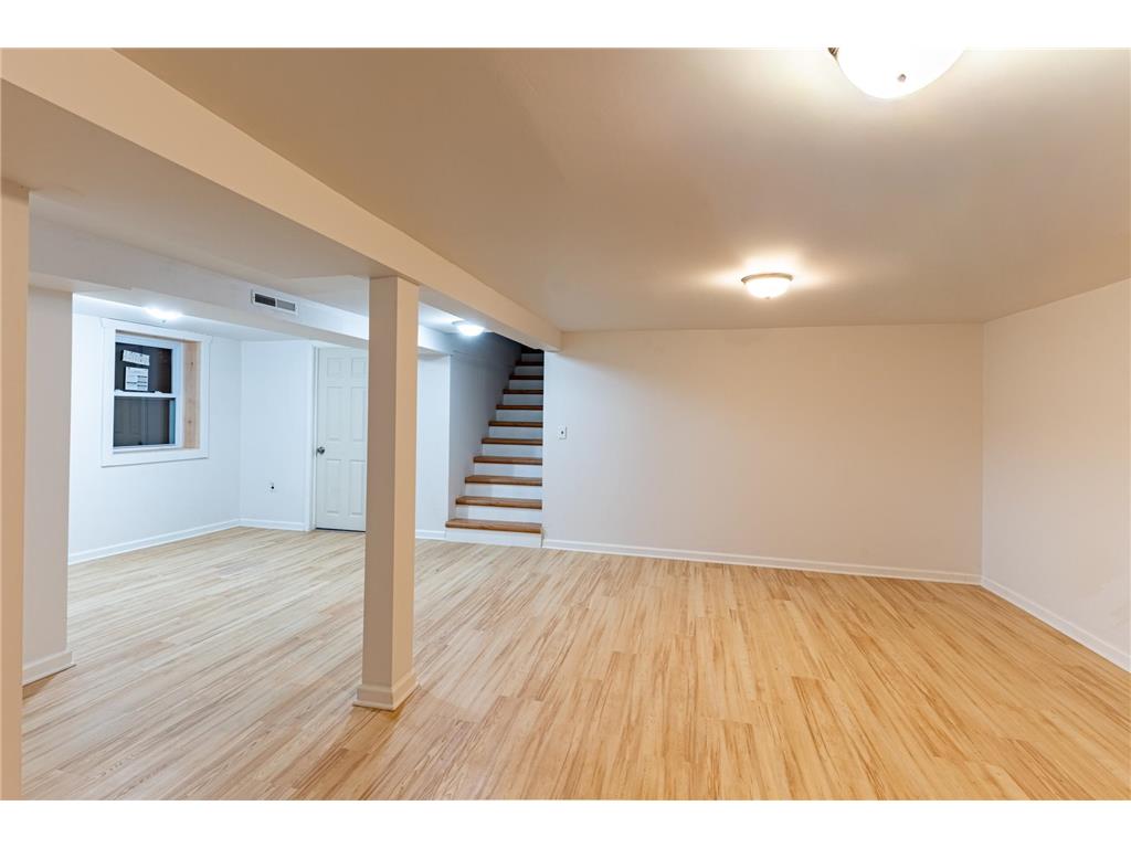 1740 Onacrest Curve Maplewood MN 55117 6817978 image9