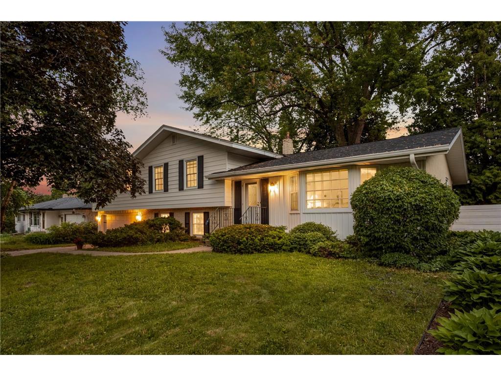 1740 Stanbridge Avenue Roseville MN 55113 7037192 image1