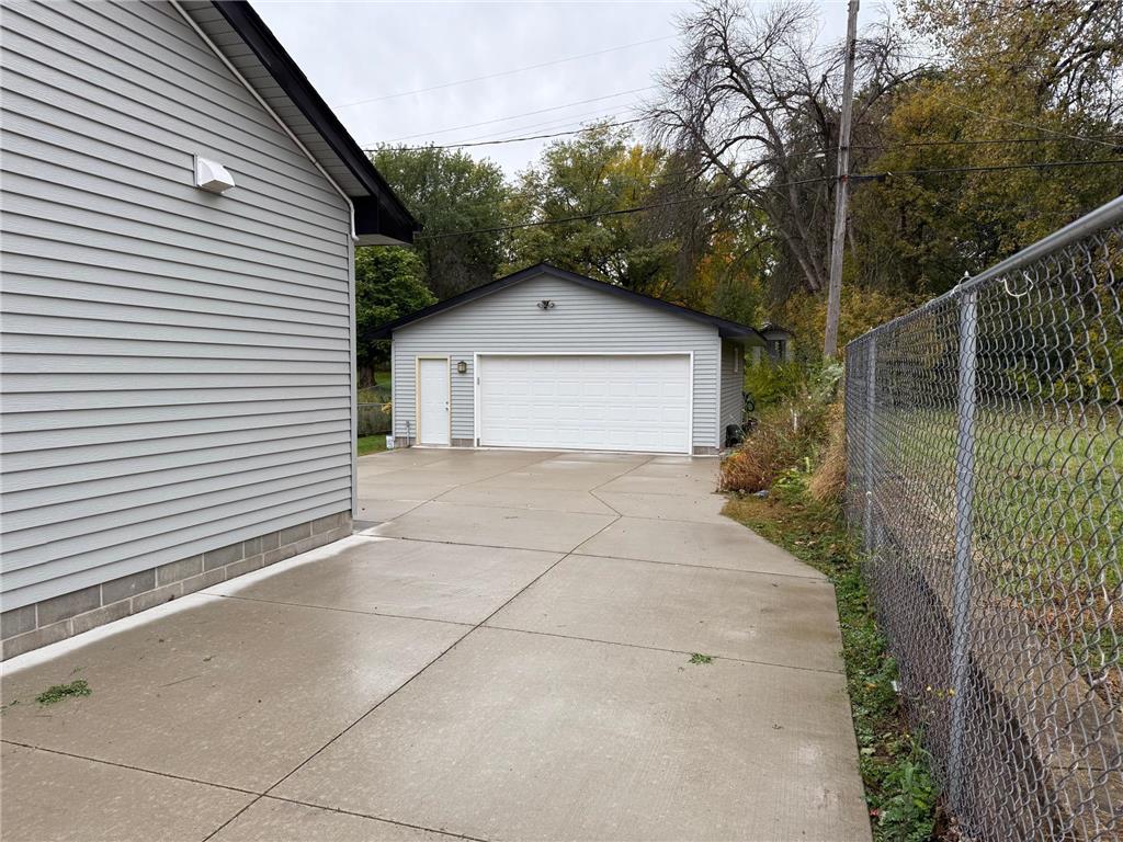 1743 White Bear Avenue N Maplewood MN 55109 6809954 image4