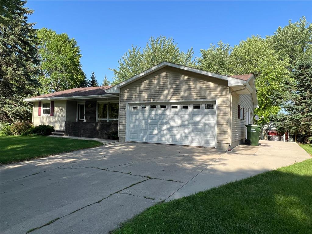 1744 Viking Road, Worthington, MN 56187 MLS 6202947 Edina Realty