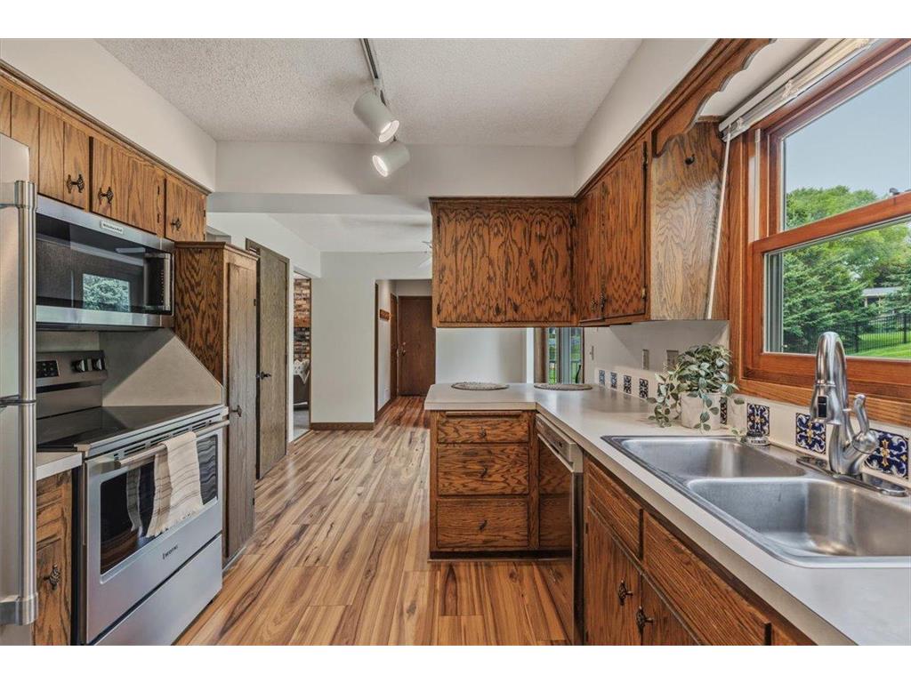 175 W Kraft Road West Saint Paul MN 55118 7038999 image9