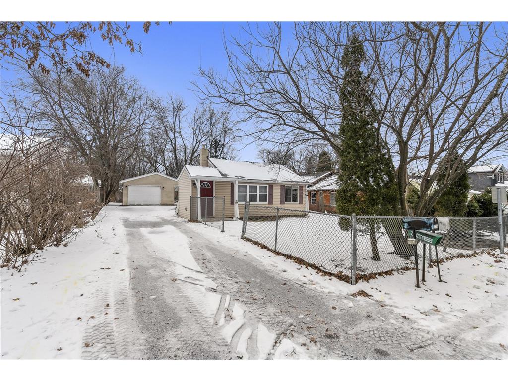 176 Hanson Road Mahtomedi MN 55115 7021400 image1