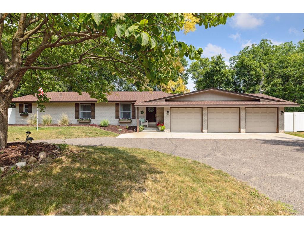 17600 Copperwood Lane Minnetonka MN 55391 - Lake Minnetonka 6392341 image1