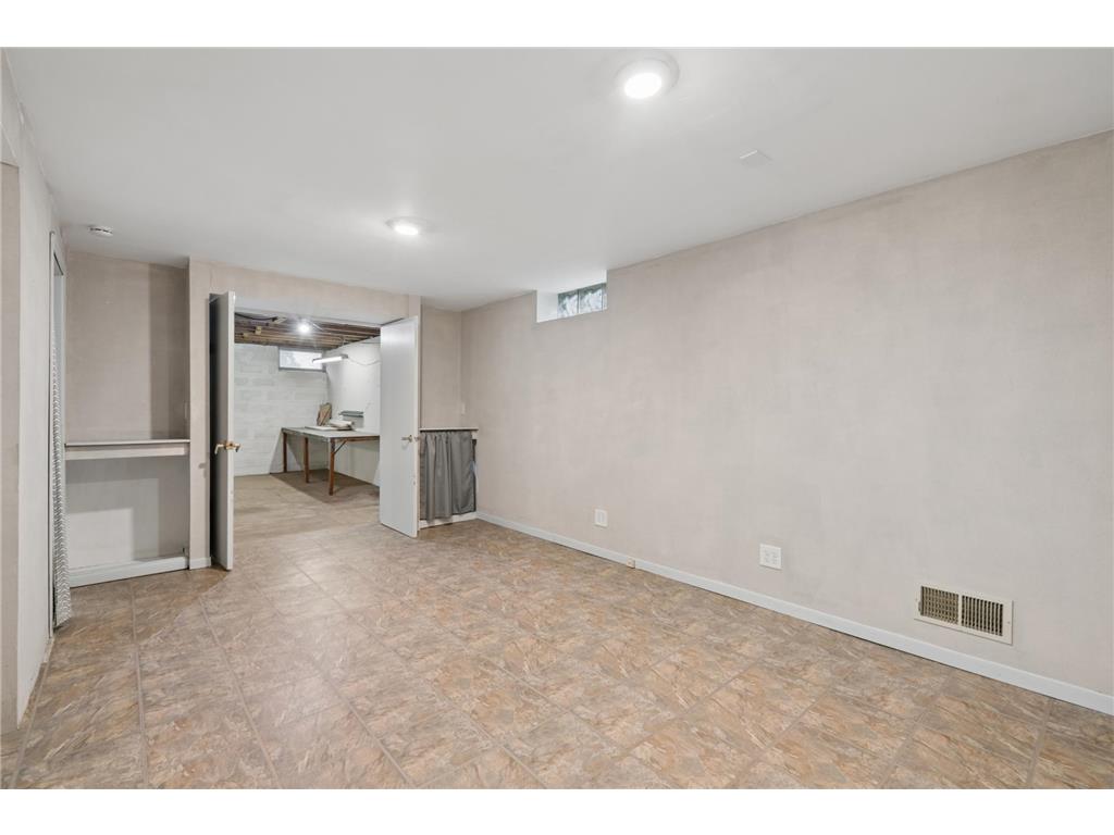 1765 Galtier Street Roseville MN 55113 7058941 image24