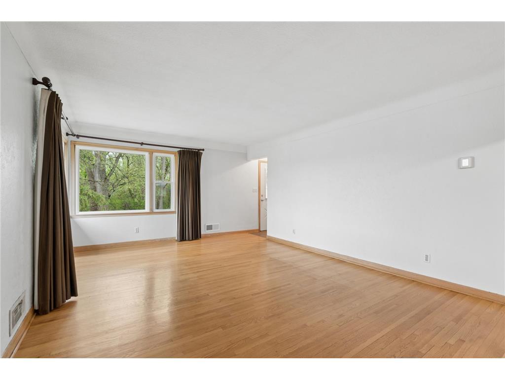 1765 Galtier Street Roseville MN 55113 7058941 image5