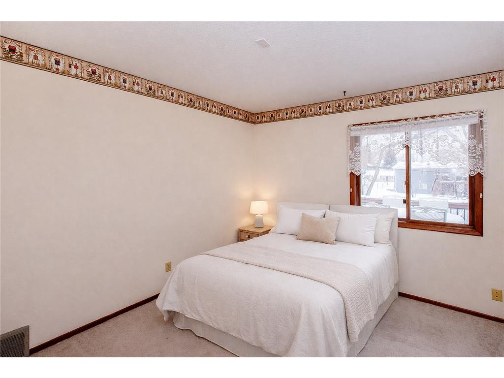 1769 Serpentine Drive Eagan MN 55122 7025100 image12