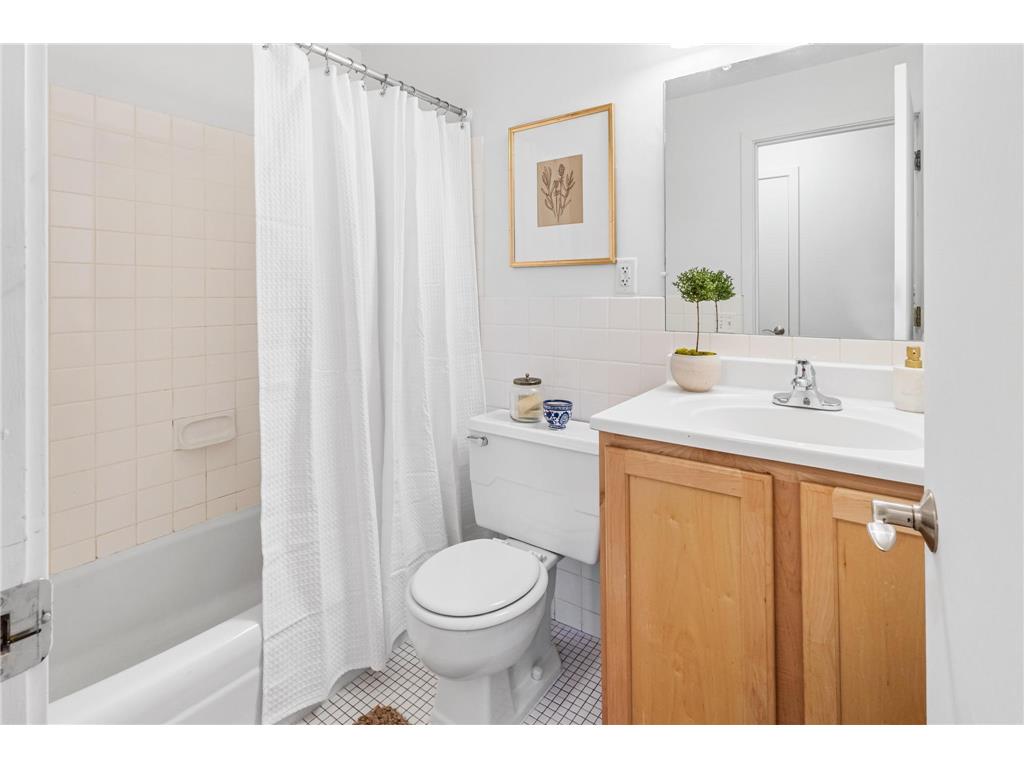 1770 Bryant Avenue S #301 Minneapolis MN 55403 7004922 image23