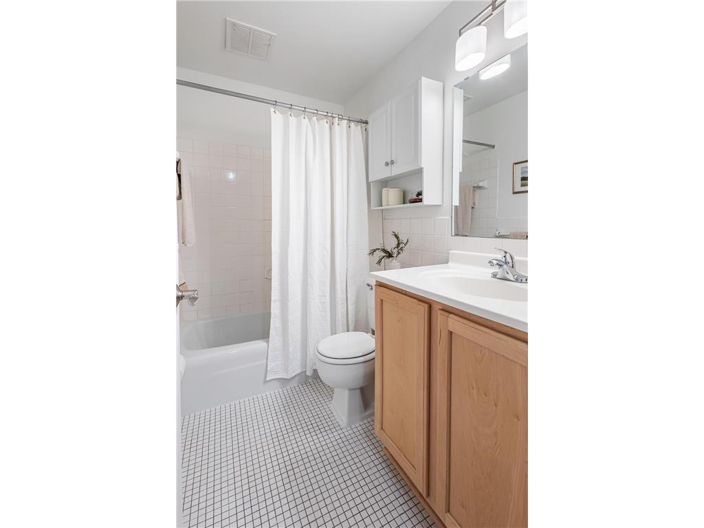 1770 Bryant Avenue S #301 Minneapolis MN 55403 7004922 image27