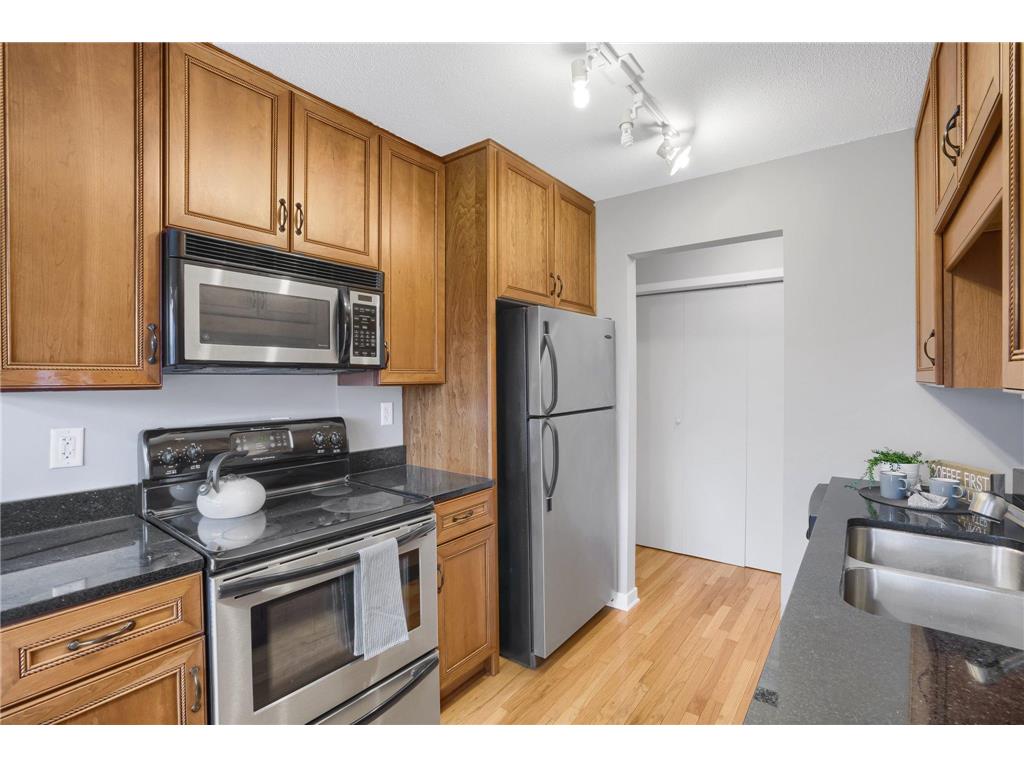 1770 Bryant Avenue S #401 Minneapolis MN 55403 6308102 image1