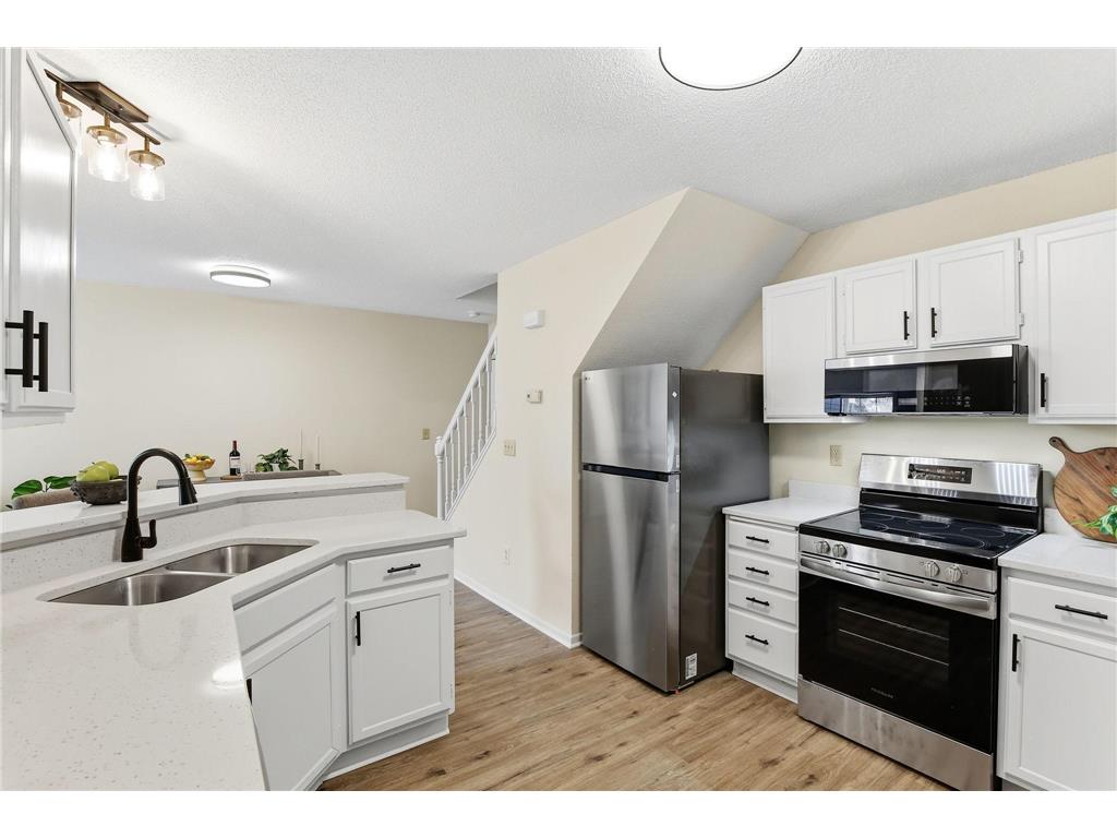 1770 Donegal Drive #8 Woodbury MN 55125 7060764 image8