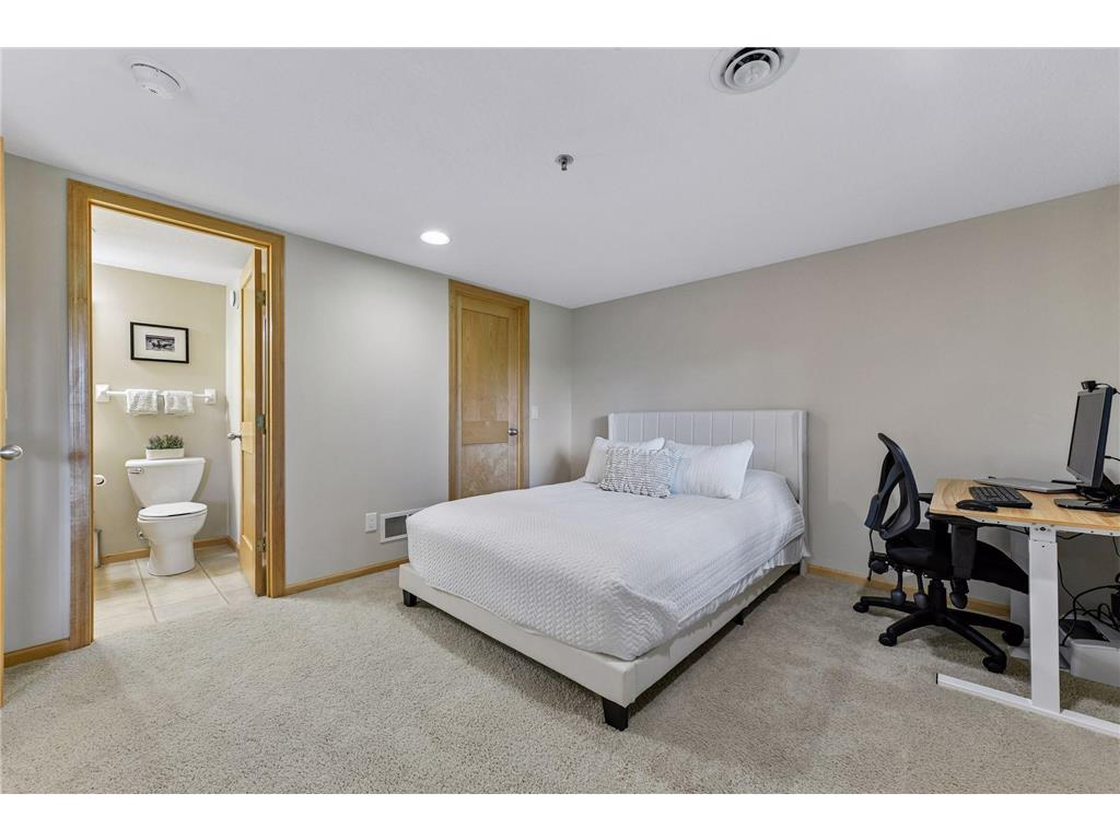 17721 Southridge Court Minnetonka MN 55345 7088003 image31