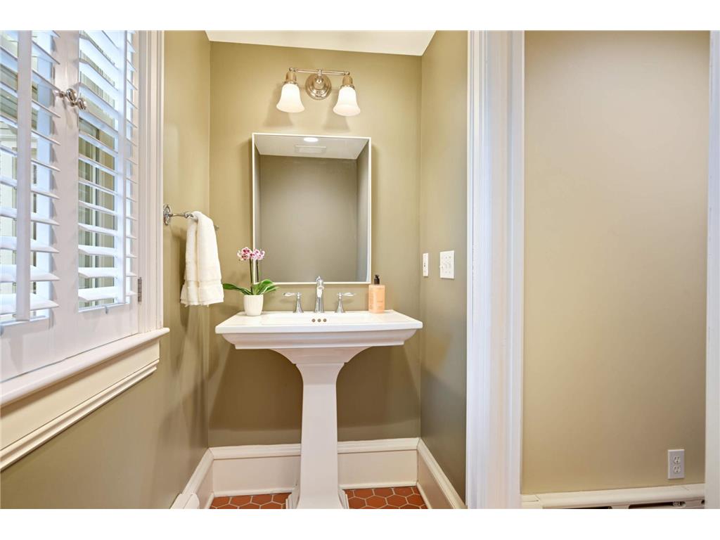 1776 Knox Avenue S Minneapolis MN 55403 6731610 image11