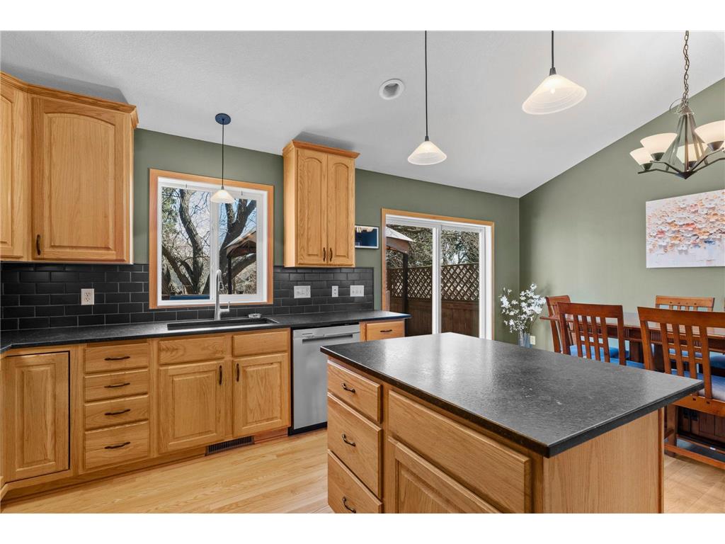 1776 McMenemy Street Maplewood MN 55117 7050607 image8