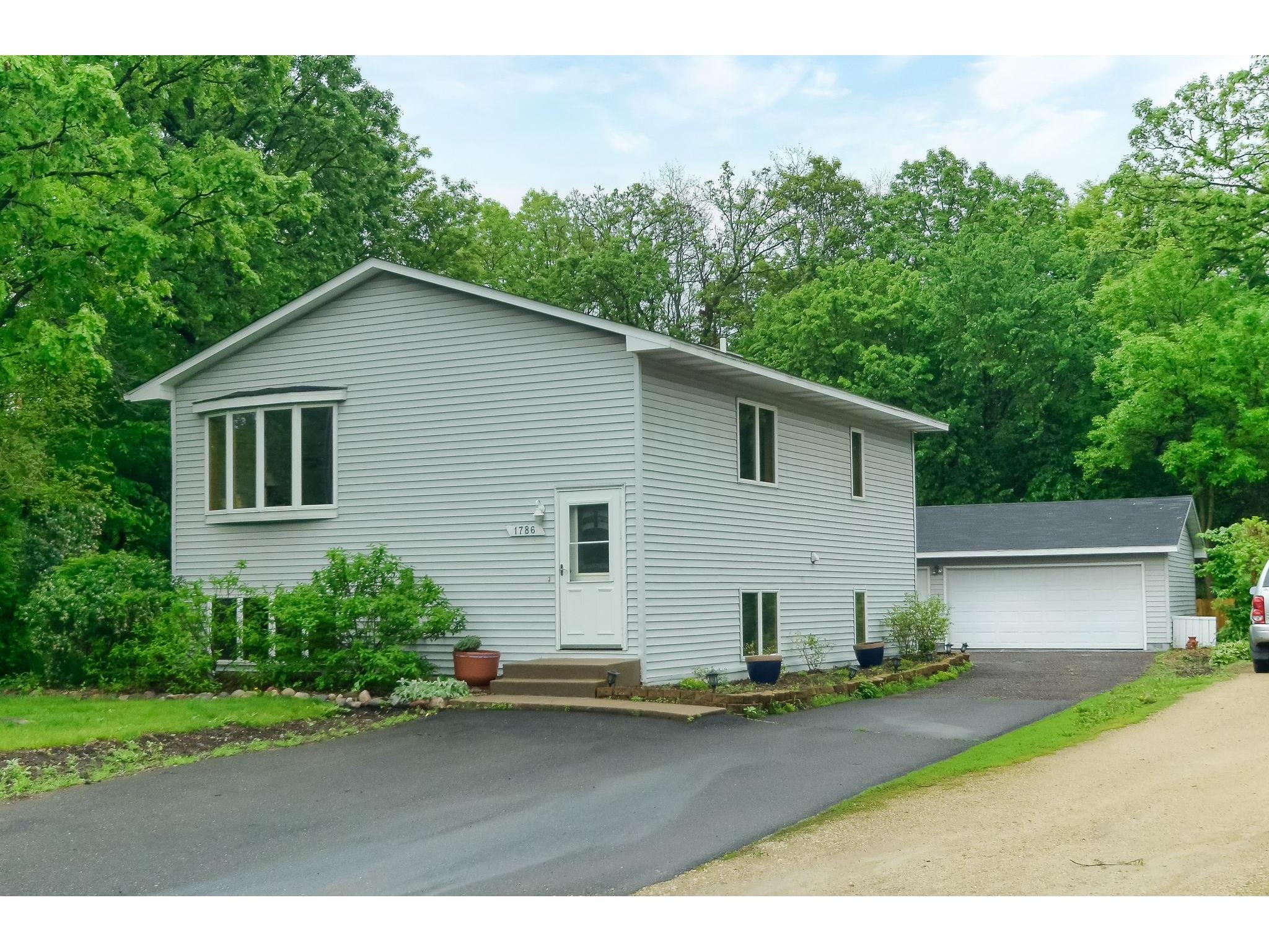 1786 English Street, Maplewood, MN 55109 MLS 5766428 Edina Realty