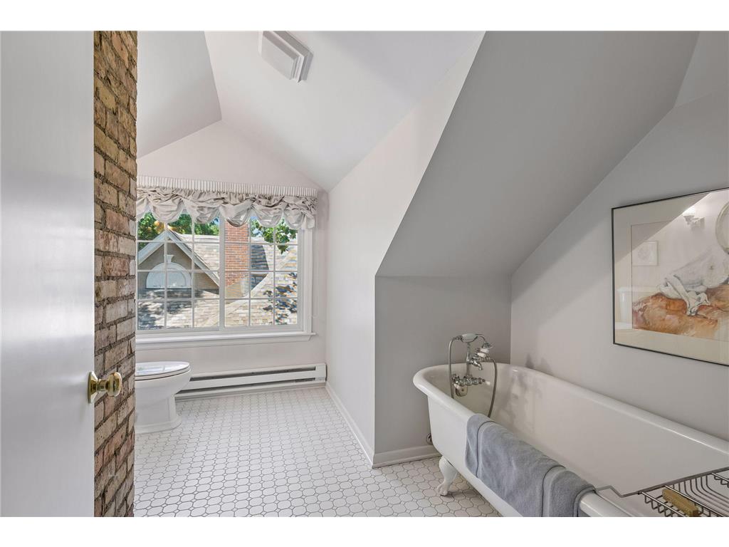 1790 Irving Avenue S Minneapolis MN 55403 7084423 image49