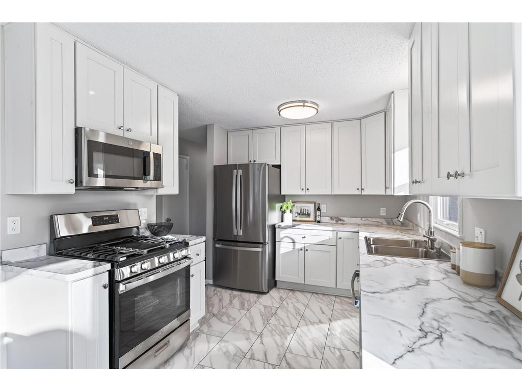 1790 Oakcrest Avenue Roseville MN 55113 7012144 image1