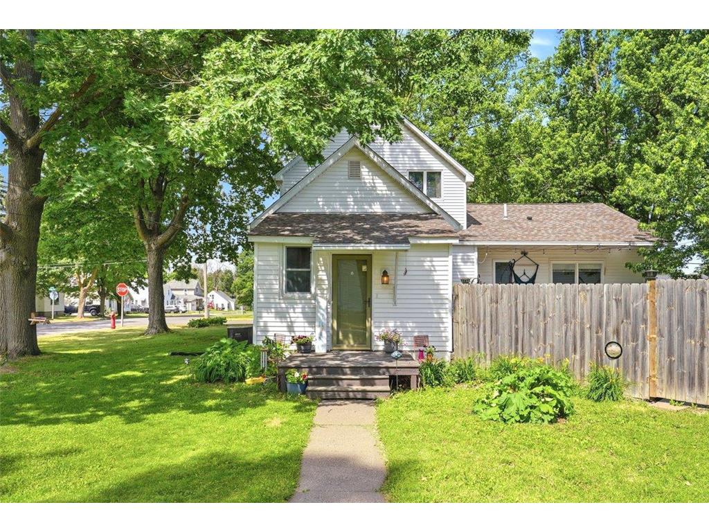 180 S Plum Street Ellsworth WI 54011 7095396 image32