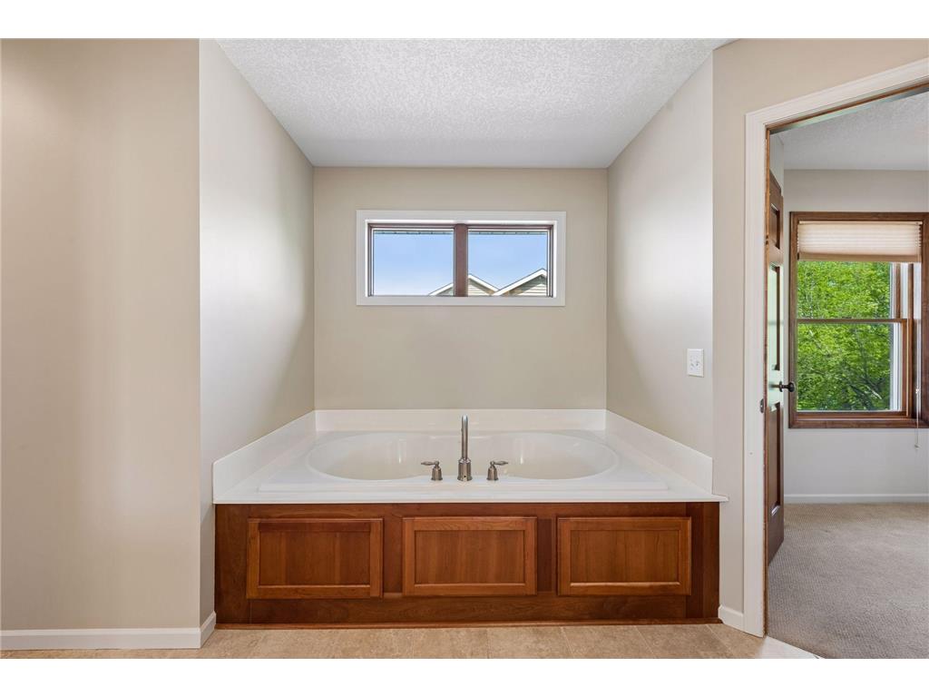 1800 Carriage Drive Victoria MN 55386 7070878 image36