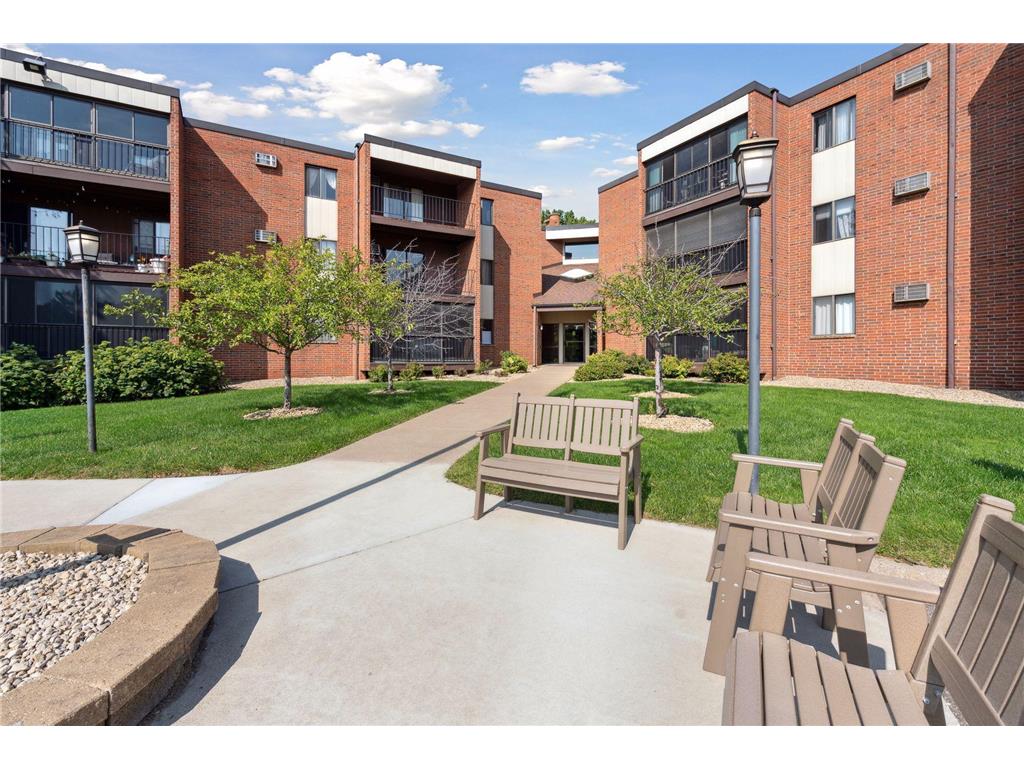 1800 Riverwood Drive 114, Burnsville, MN 55337 MLS 6259849 Edina