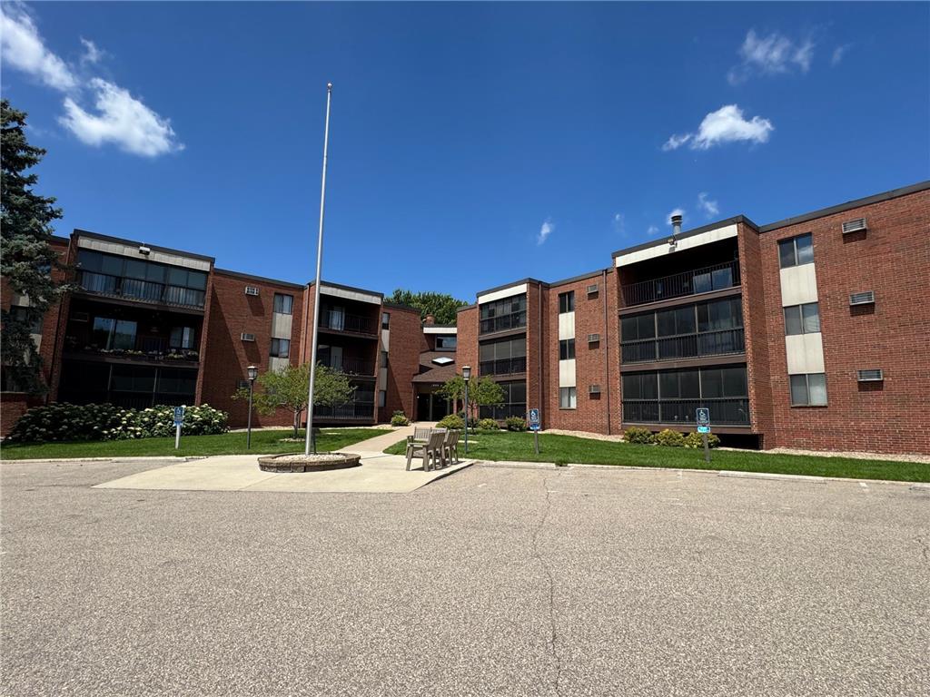 1800 Riverwood Drive #323 Burnsville MN 55337 7038429 image1