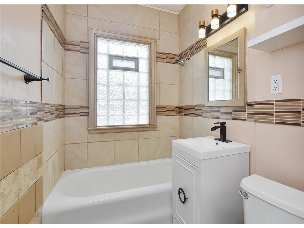 1801 3rd Avenue N Minneapolis MN 55405 7004762 image17
