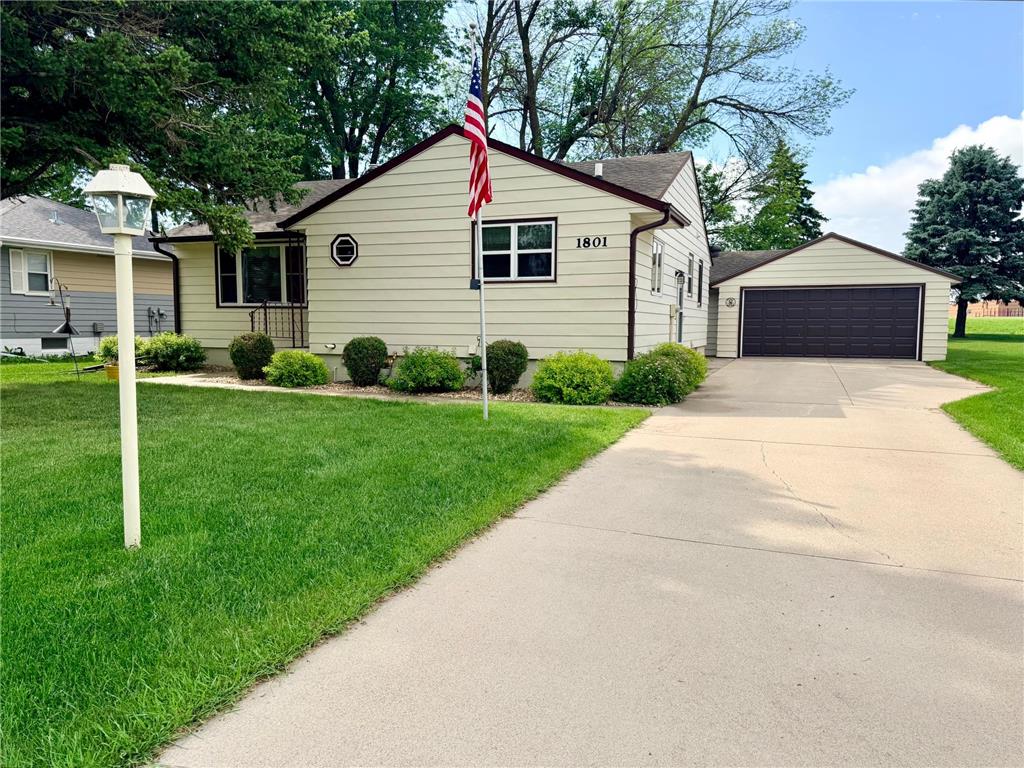 1801 S Shore Drive Worthington MN 56187 7086275 image1