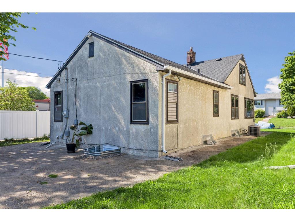 1804 7th Street E Saint Paul MN 55119 7065000 image32