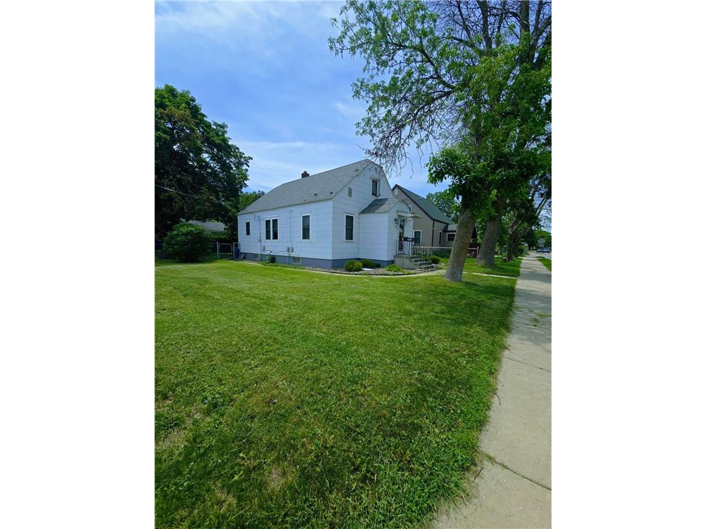 1805 Division Street W Faribault MN 55021 7086102 image1