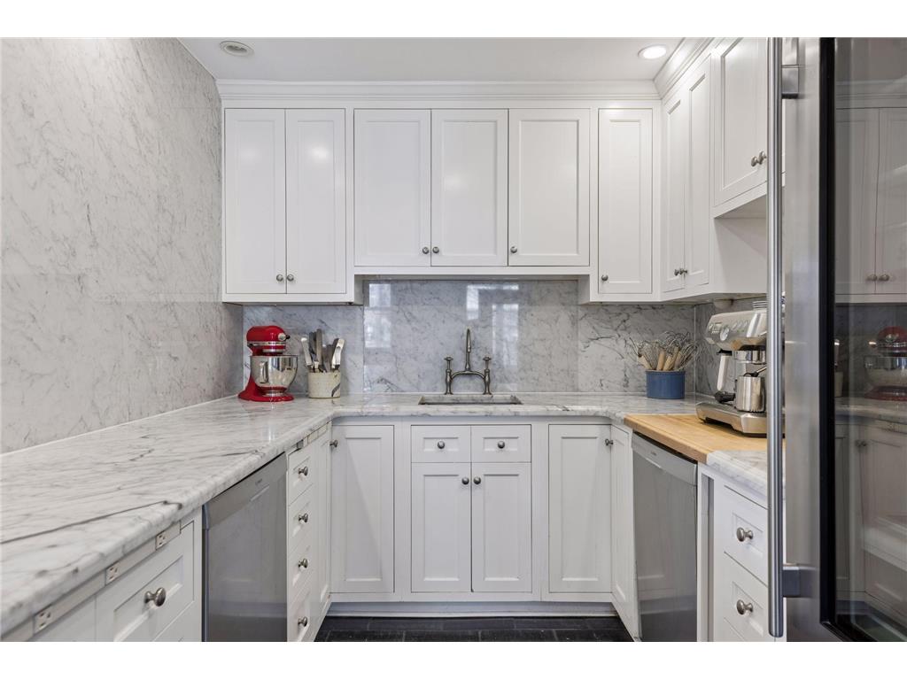 1807 Dupont Avenue S Minneapolis MN 55403 7036814 image35