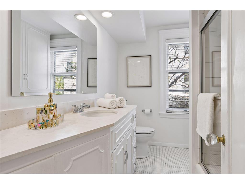 1807 Dupont Avenue S Minneapolis MN 55403 7036814 image50