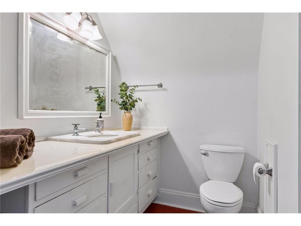 1807 Dupont Avenue S Minneapolis MN 55403 7036814 image64